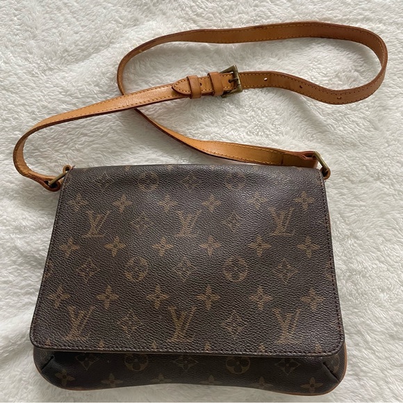 Louis Vuitton Handbags - Louis Vuitton
with Tan Leather Strap
Musette Tango Short Shoulder Bag Brown
🤎🤎🤎